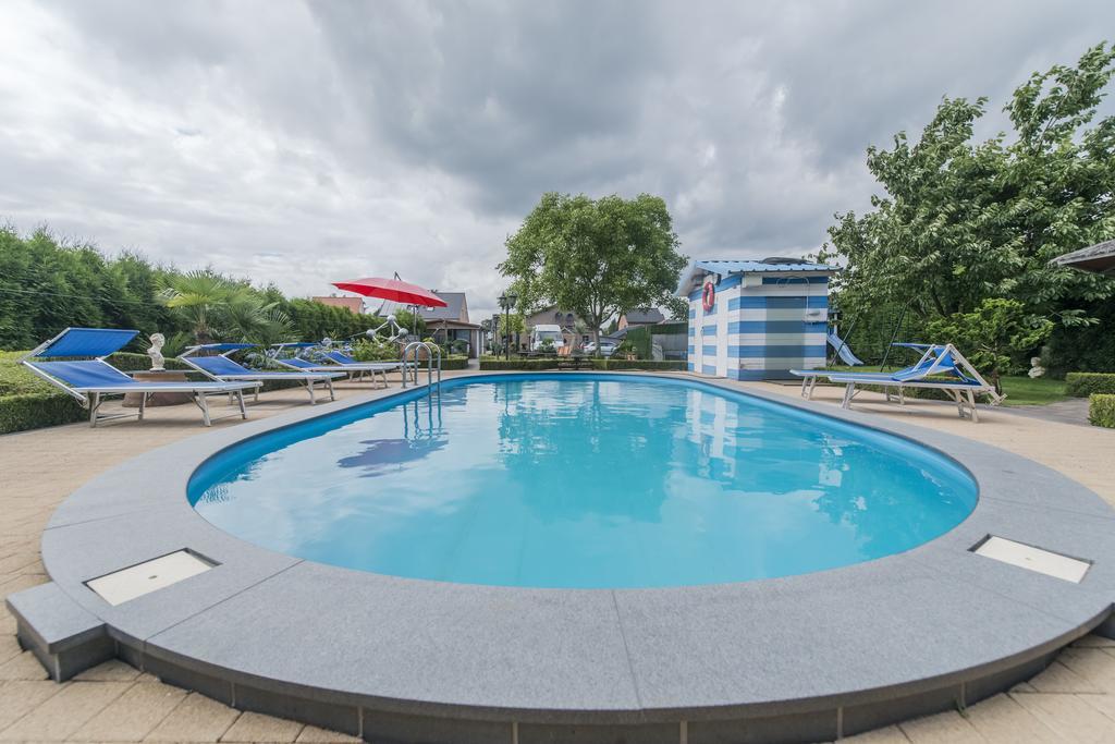 B&B Casa Roman & Vakantiewoning Voor 1 Pers Tot Max 32 Personen Zonhoven Exterior photo